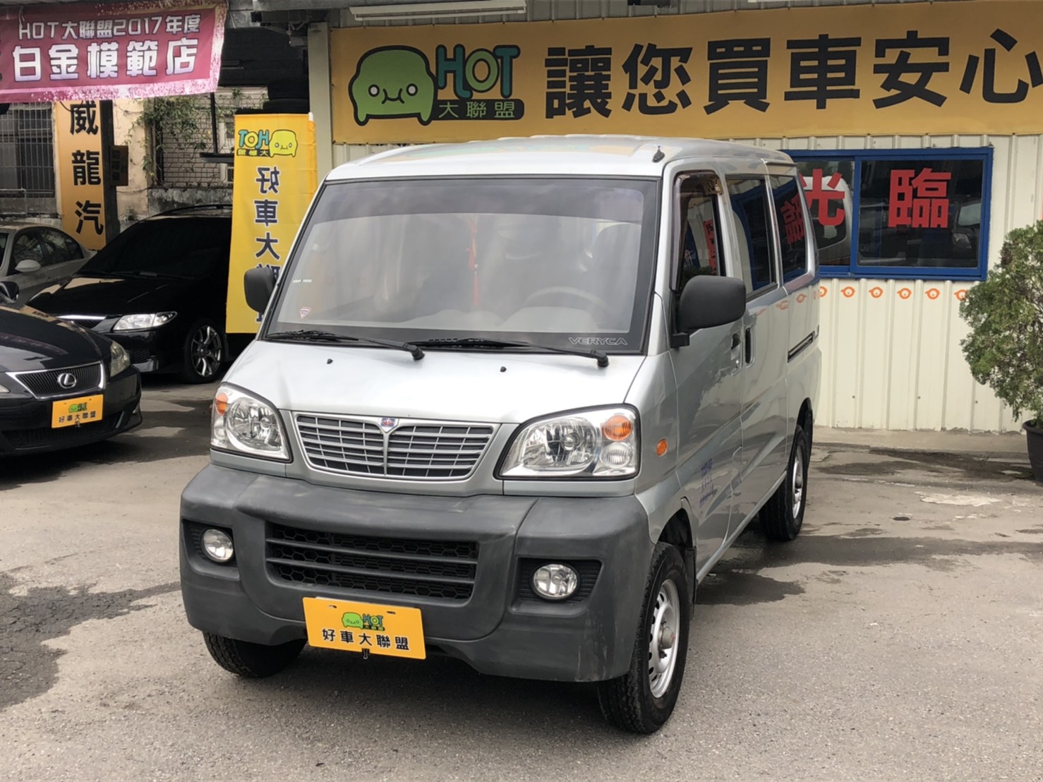 2010 Mitsubishi 三菱 商用車