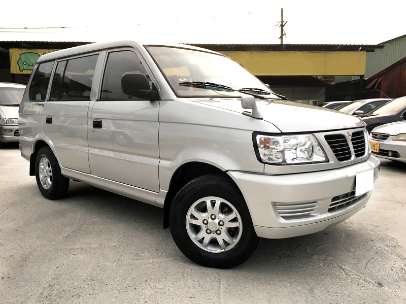 2001 Mitsubishi 商用車