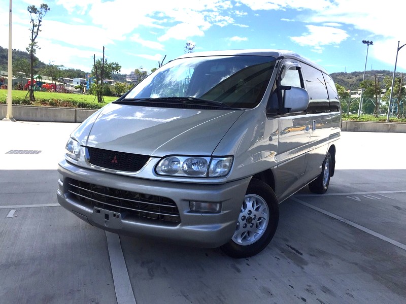 2001 Mitsubishi Space gear