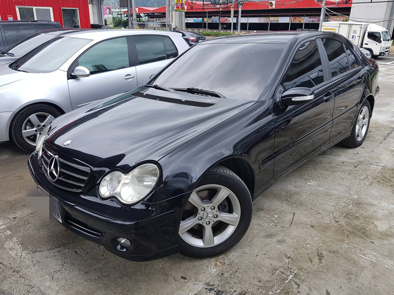 2005 M-benz C-class