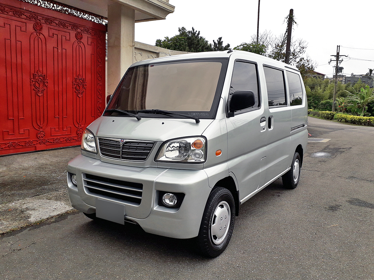 2010 Mitsubishi 三菱 商用車