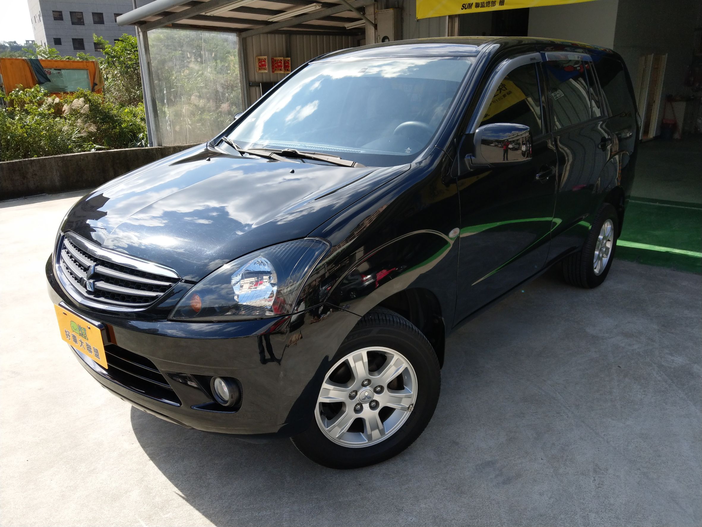 2011 Mitsubishi Zinger