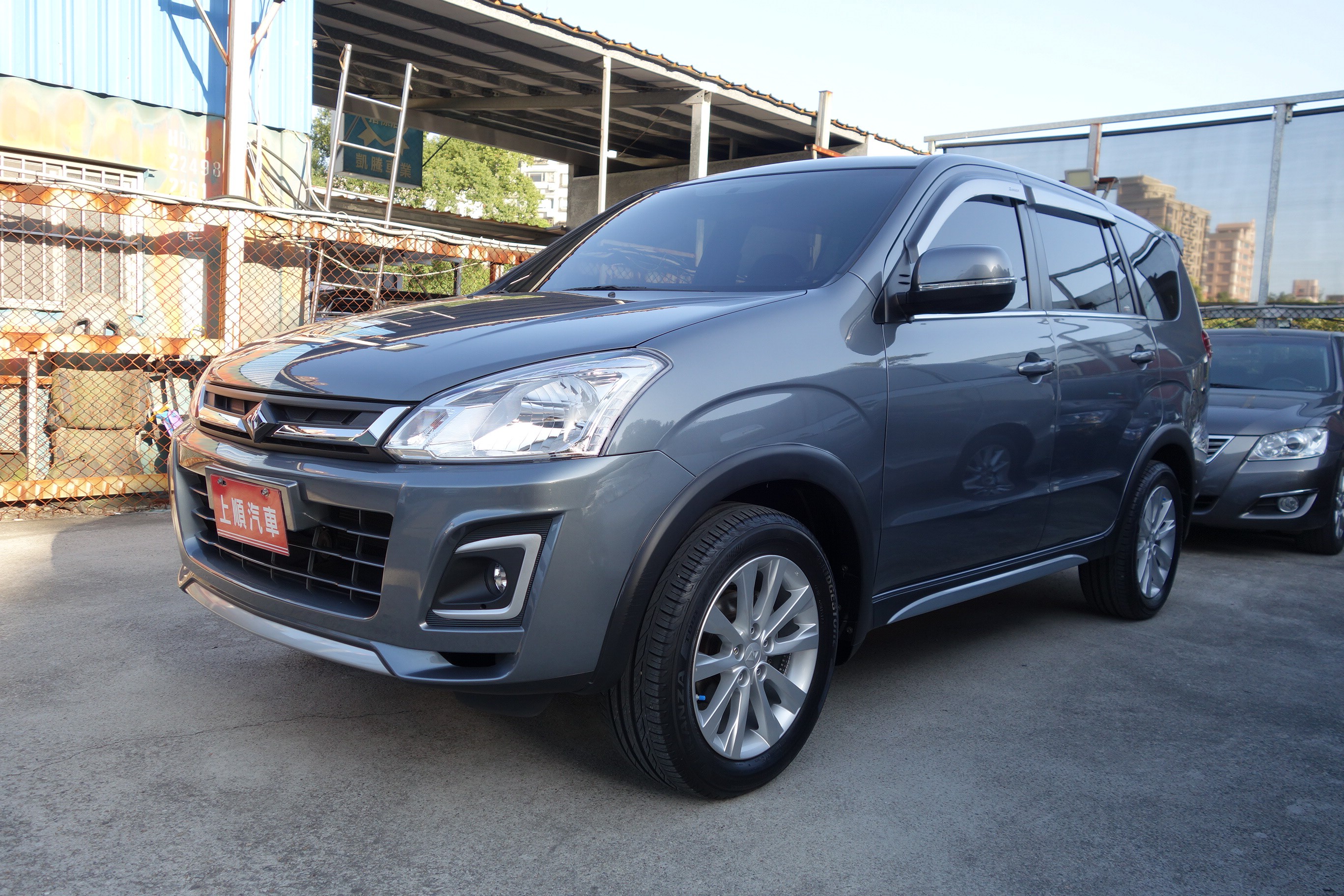 2017 Mitsubishi Zinger