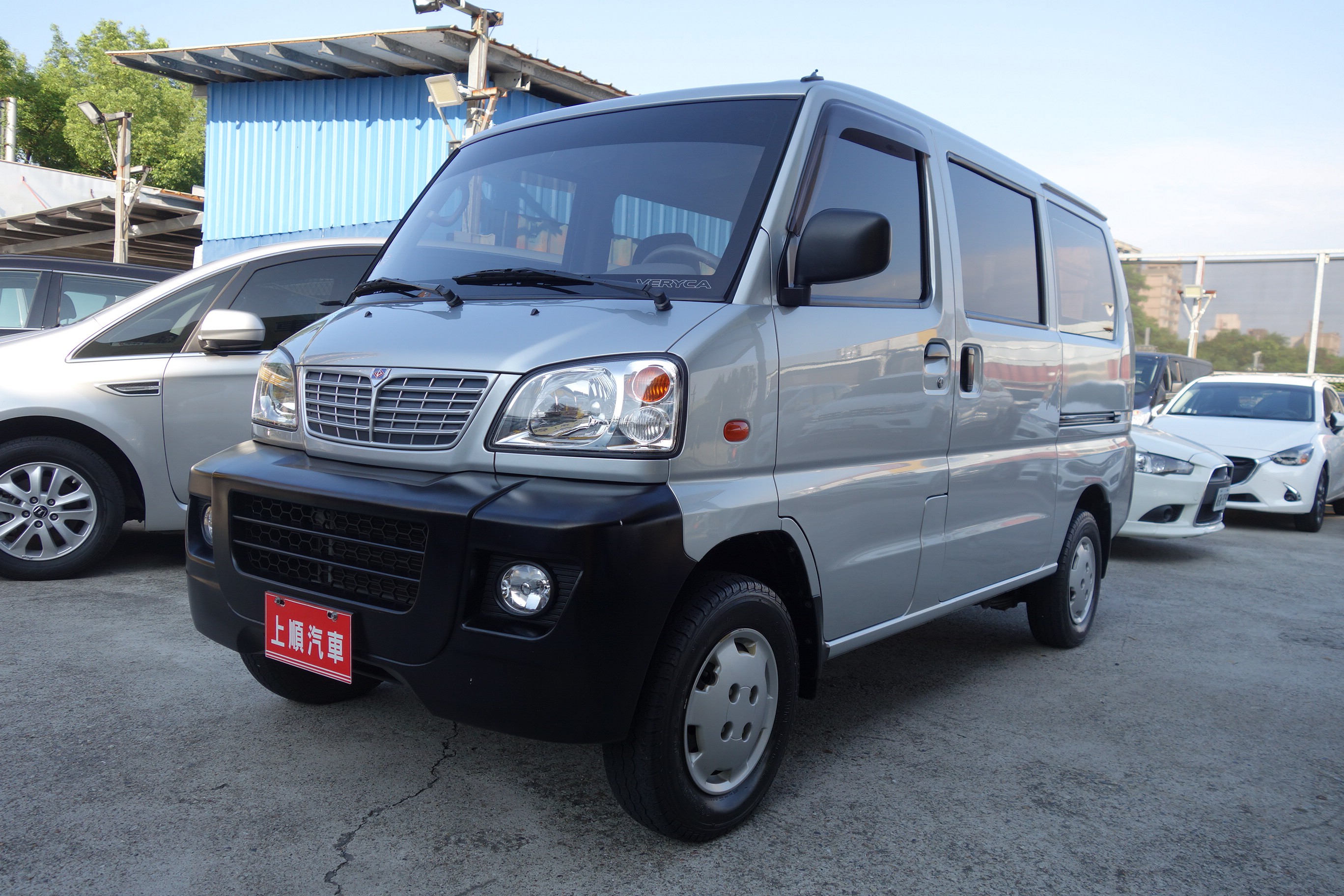 2013 Mitsubishi 商用車