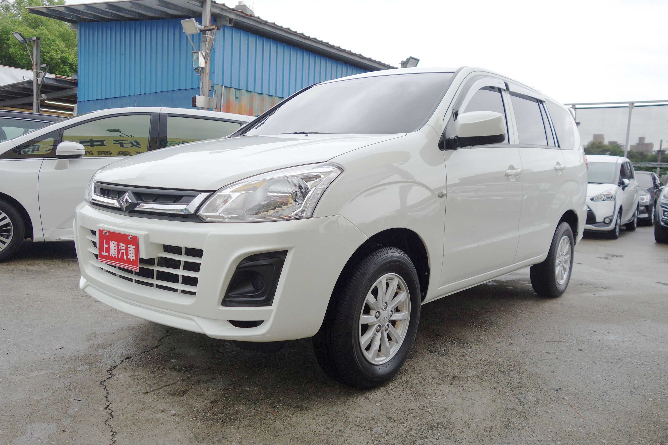 2017 Mitsubishi 三菱 Zinger