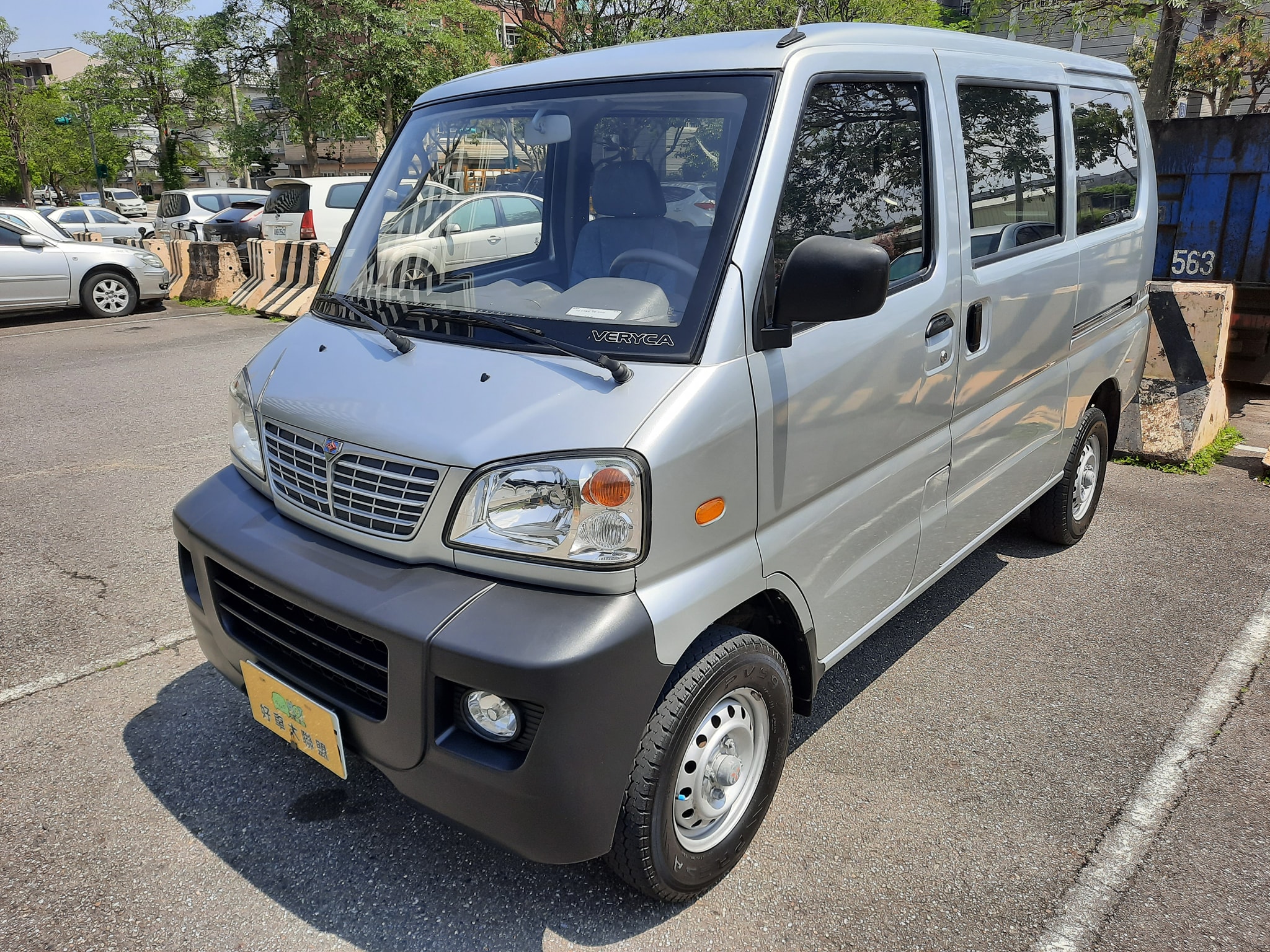 2012 Mitsubishi 三菱 商用車