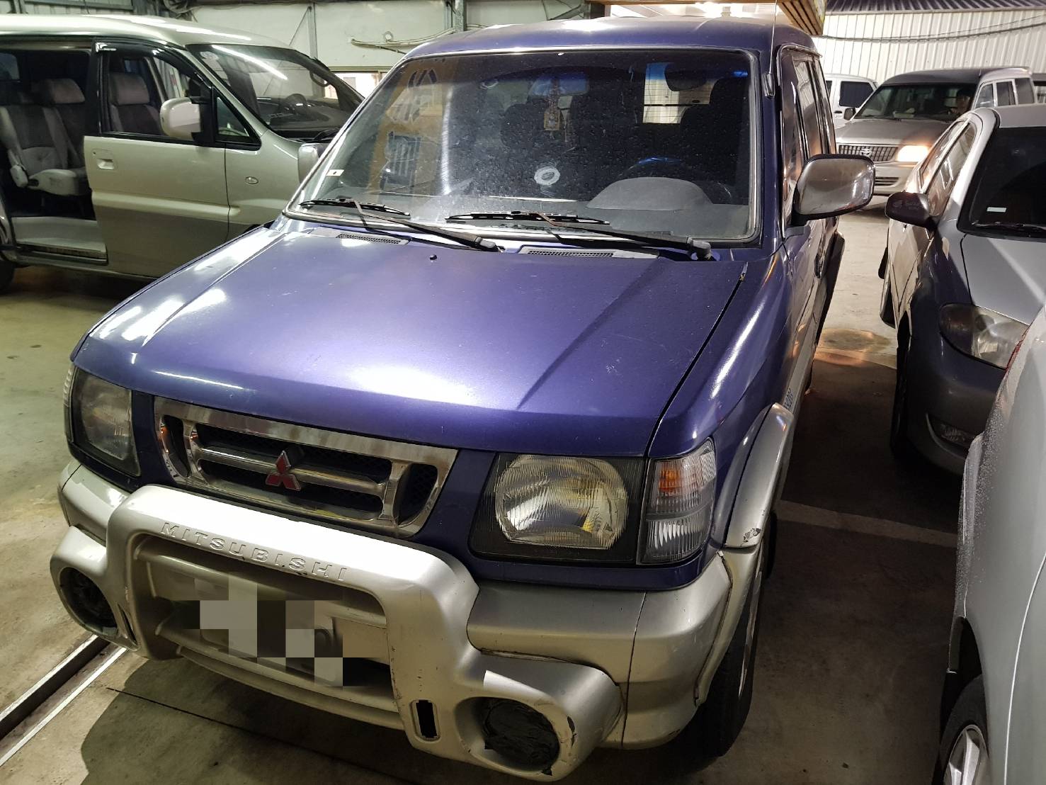 2000 Mitsubishi 商用車
