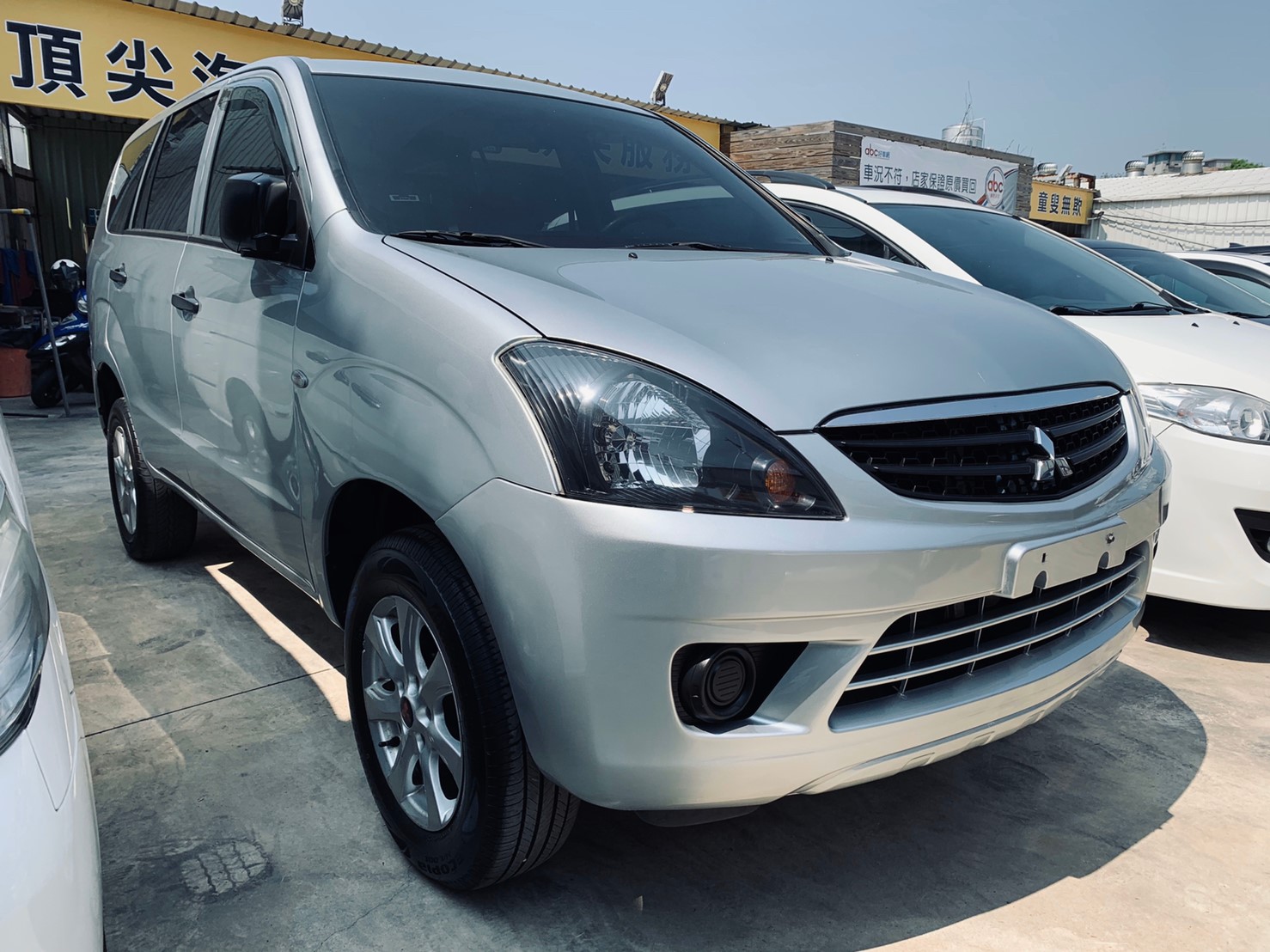 2013 Mitsubishi 三菱 Zinger