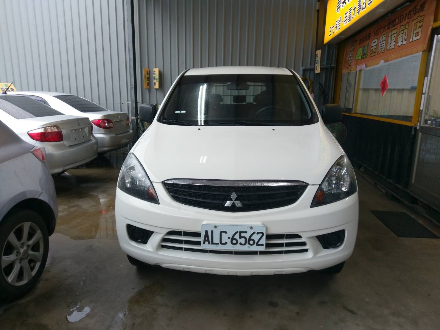 2015 Mitsubishi Zinger