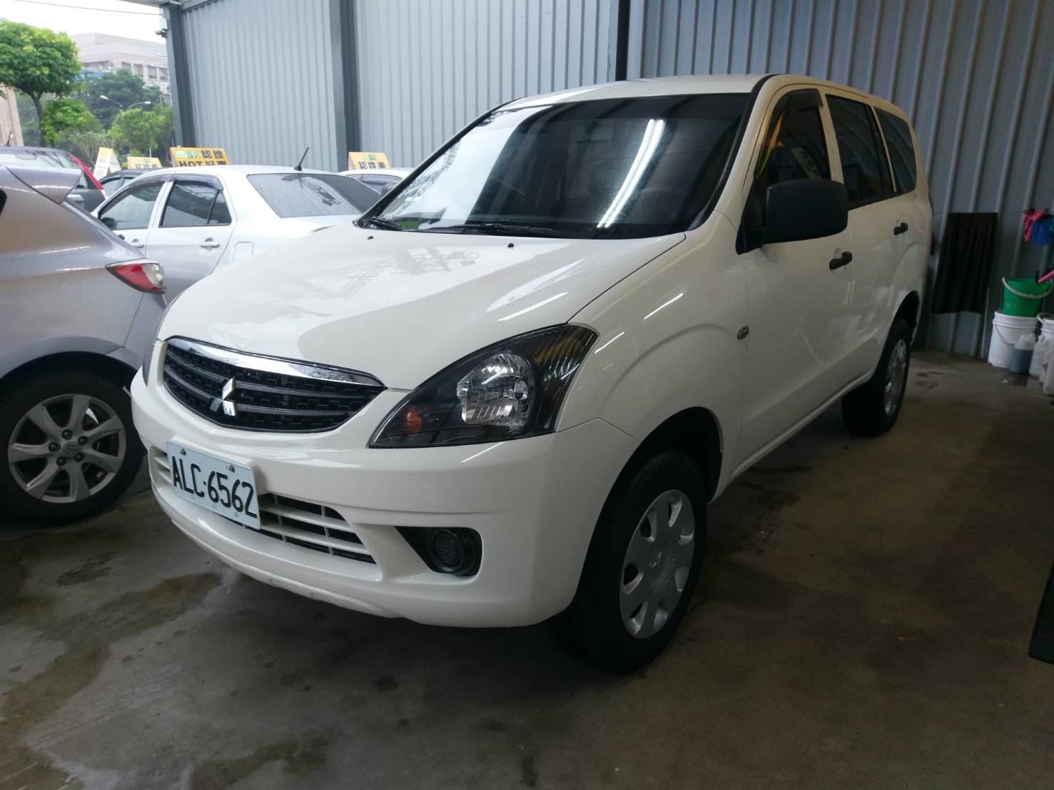 2015 Mitsubishi 三菱 Zinger