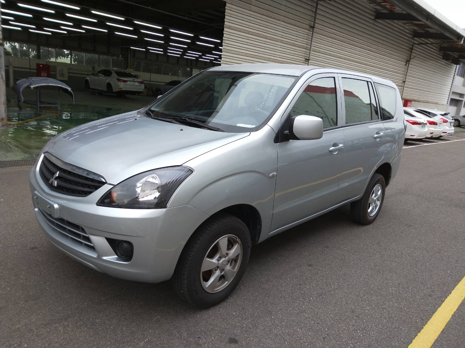 2015 Mitsubishi Zinger