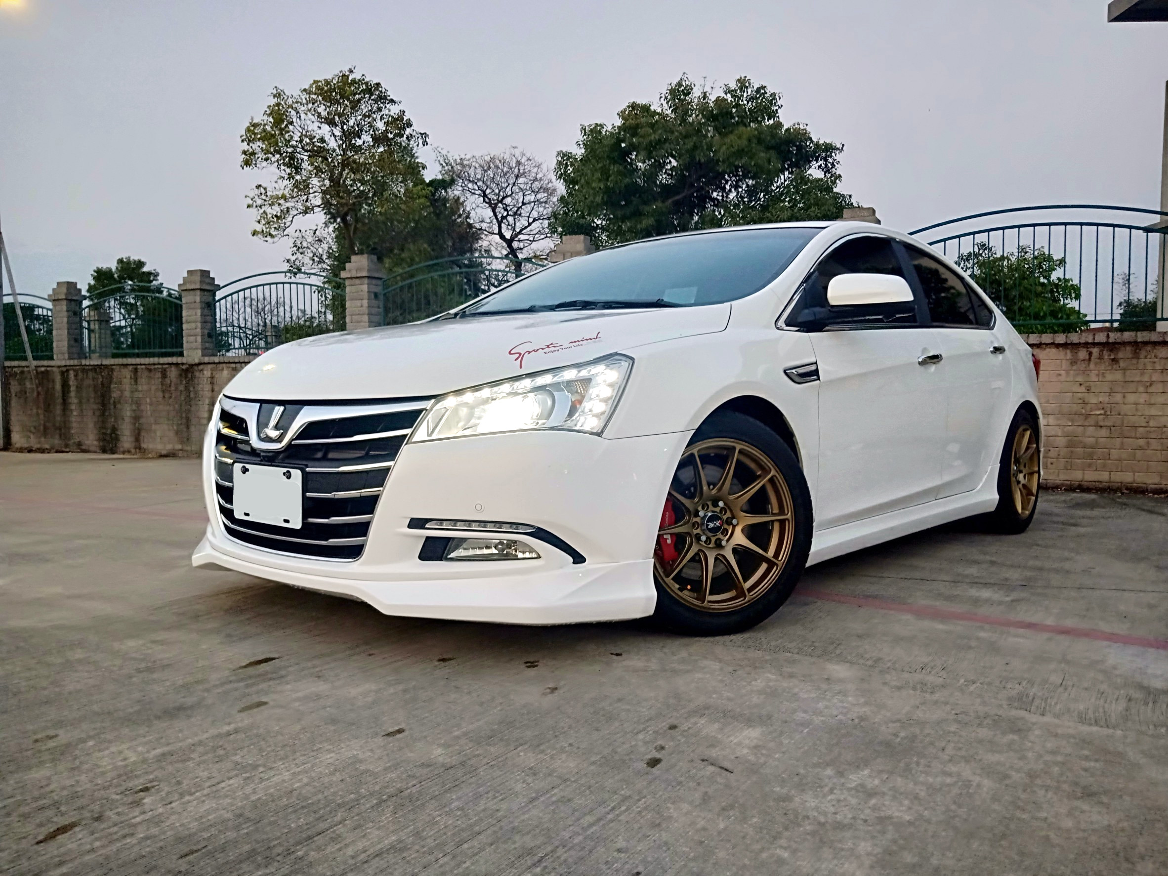 2012 Luxgen 5 sedan