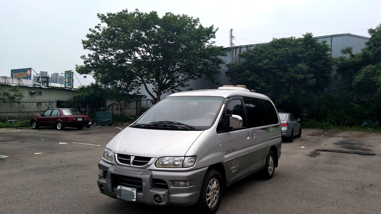 2001 Mitsubishi Space gear
