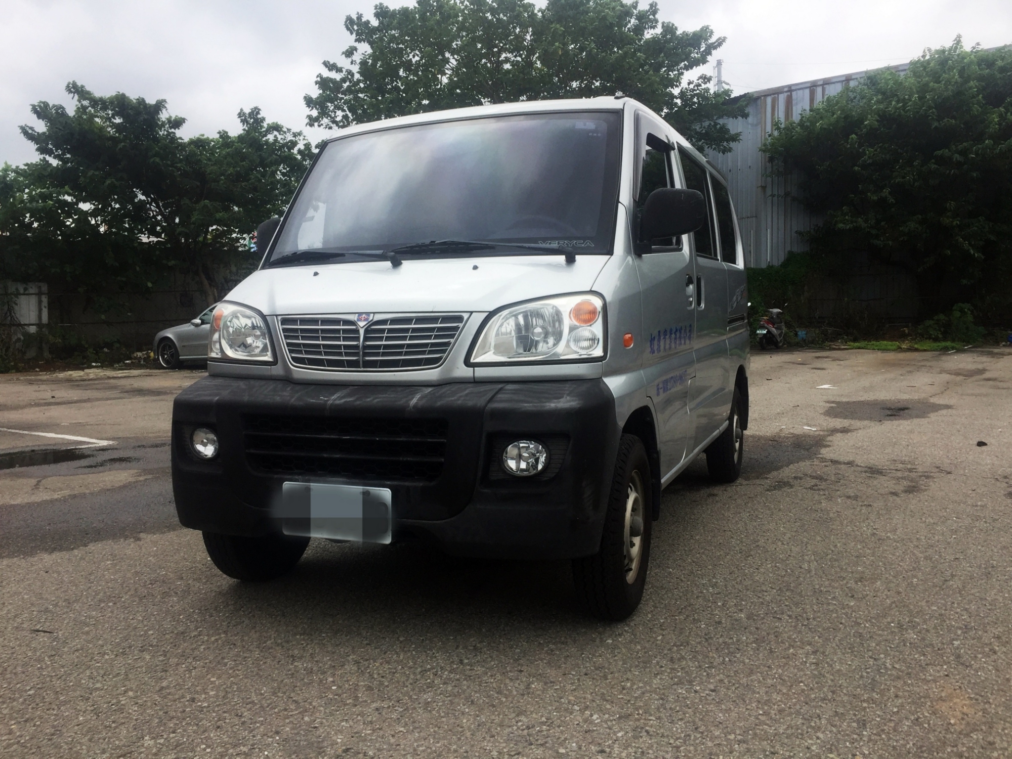 2011 Mitsubishi 商用車