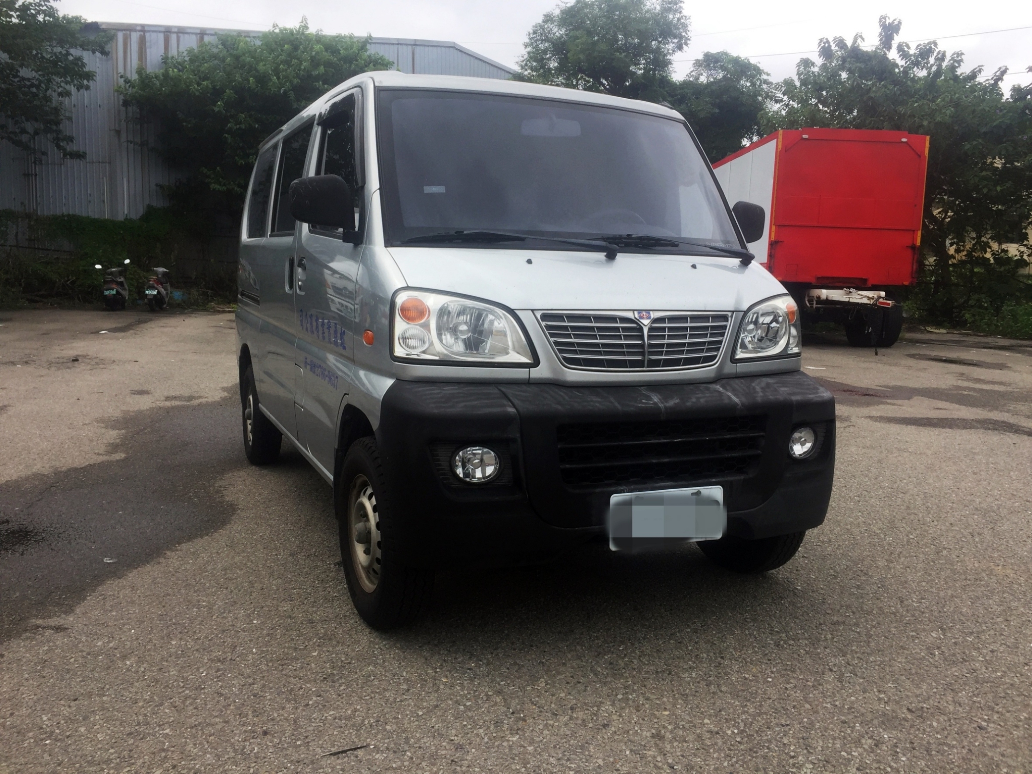 2011 Mitsubishi 商用車