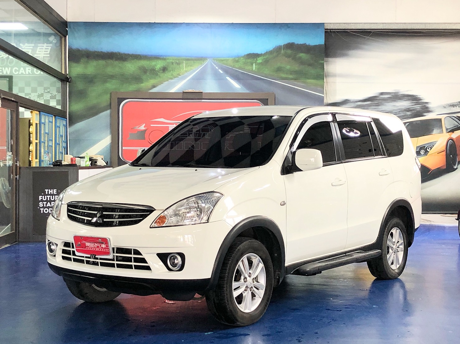 2015 Mitsubishi 三菱 Zinger