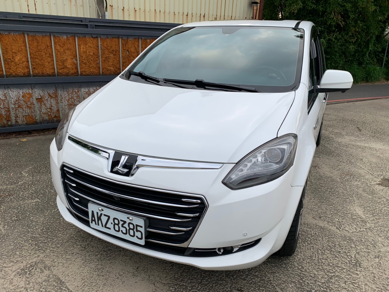 2015 Luxgen M7 turbo
