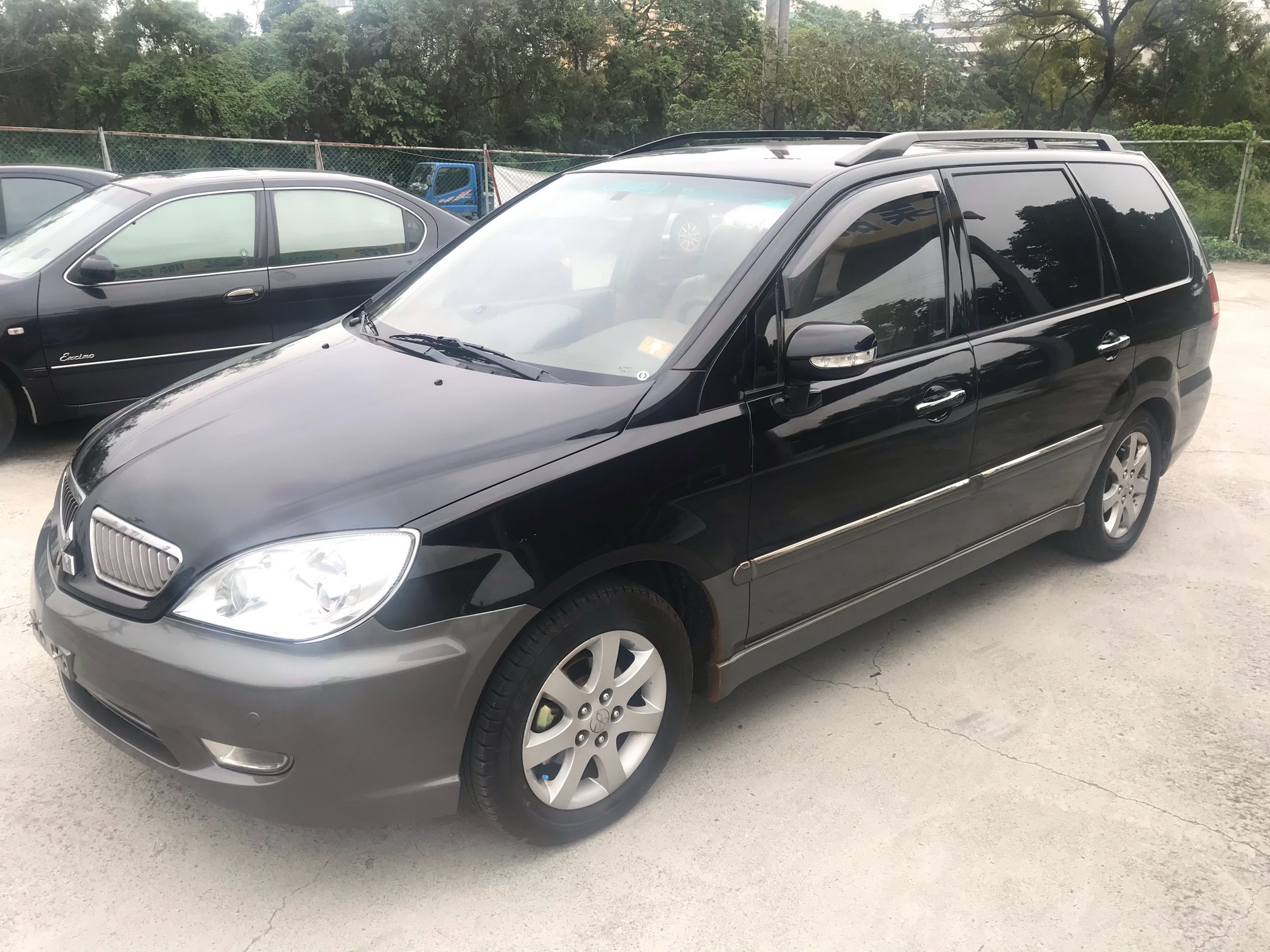 2004 Mitsubishi Savrin