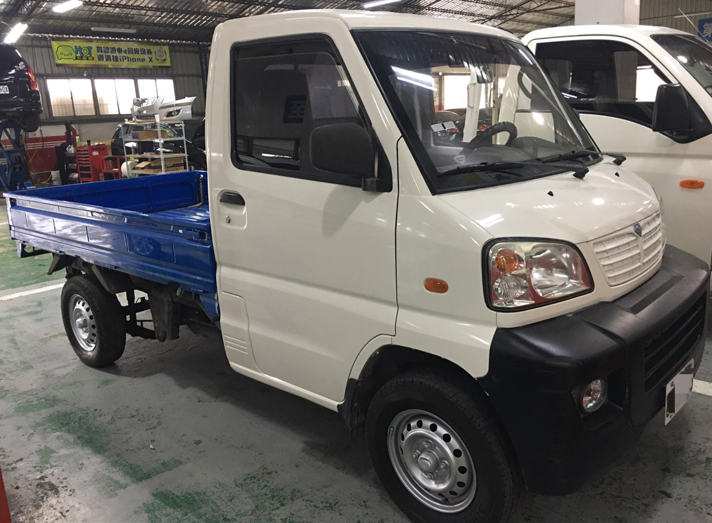 2010 Mitsubishi 三菱 商用車