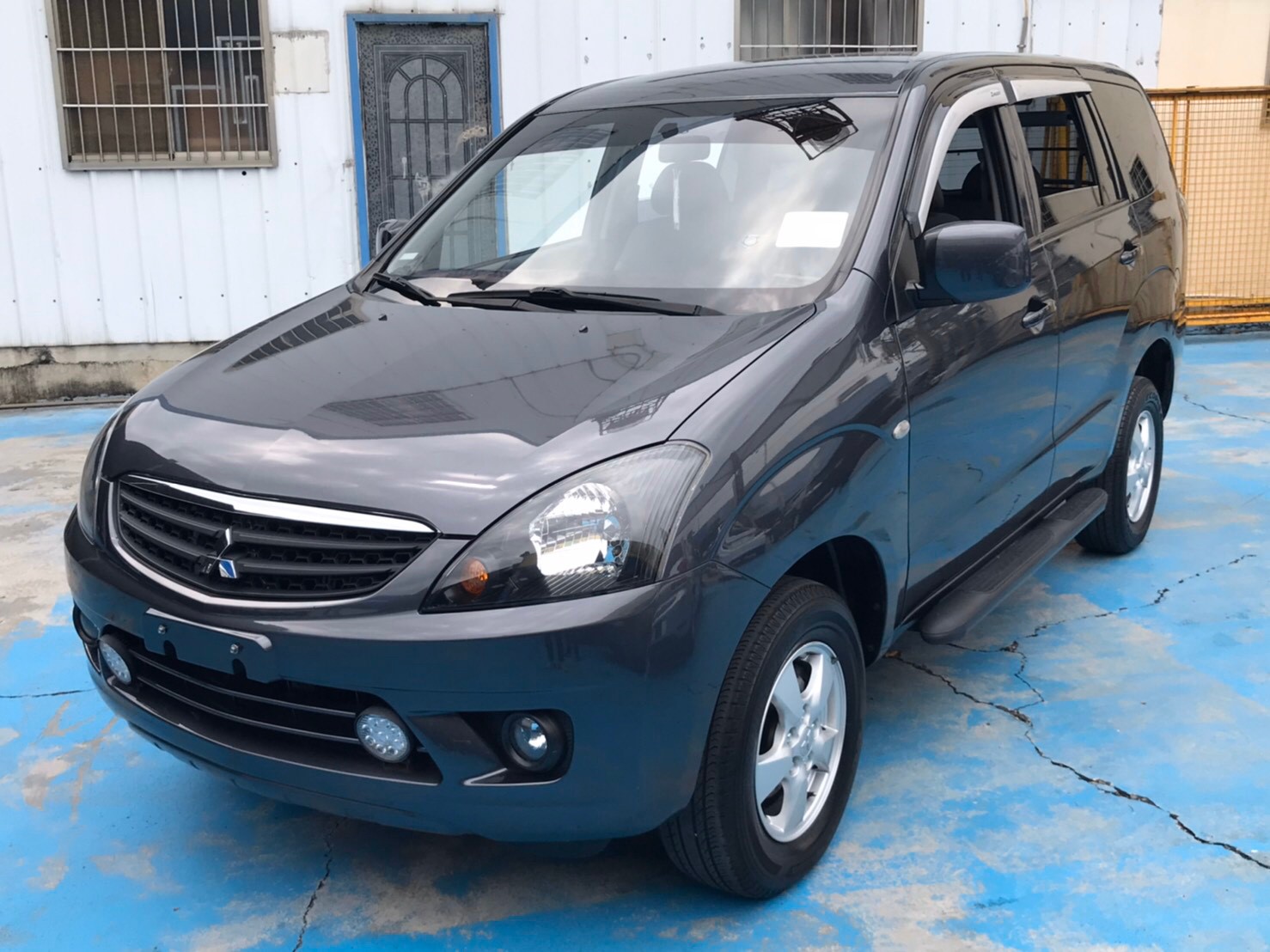 2012 Mitsubishi 三菱 Zinger