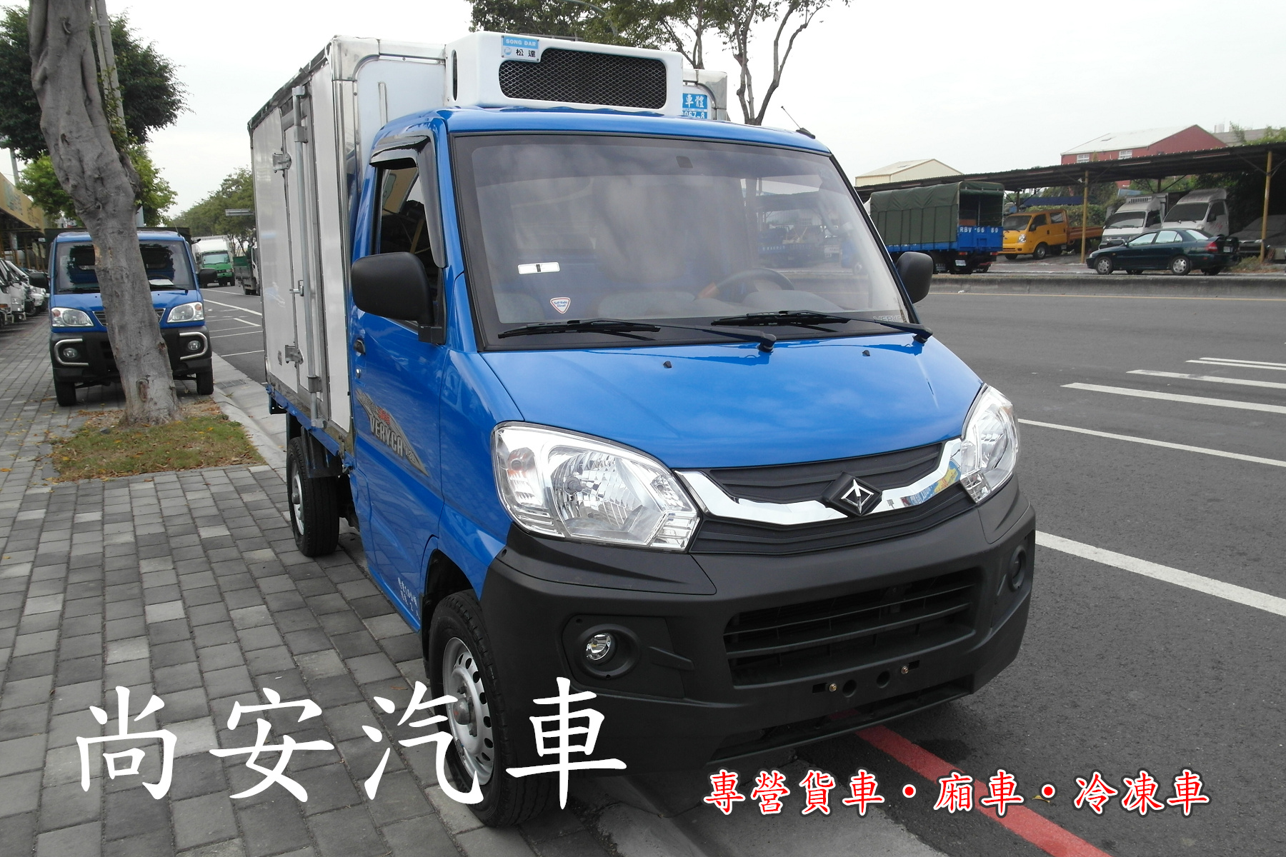2015 Mitsubishi 三菱 商用車