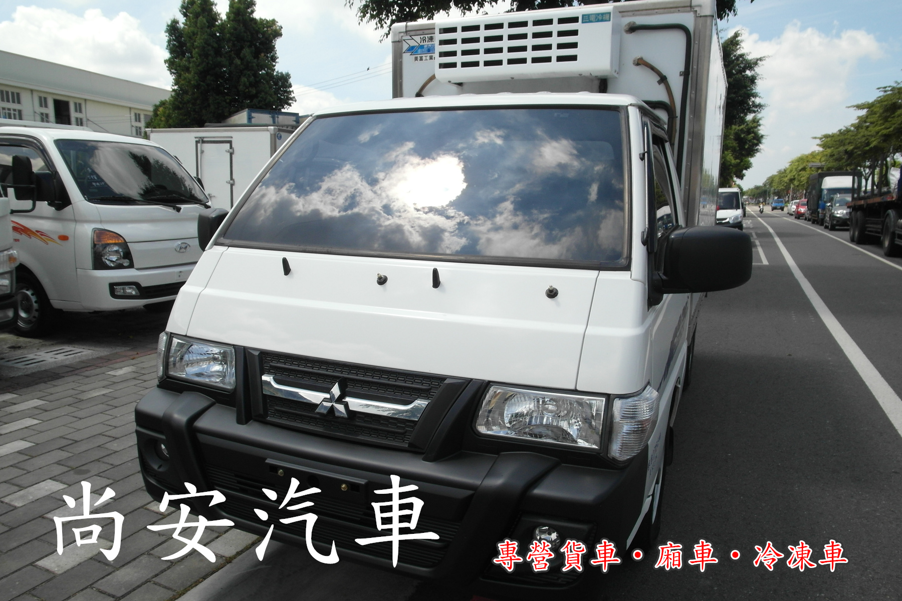 2016 Mitsubishi 三菱 商用車