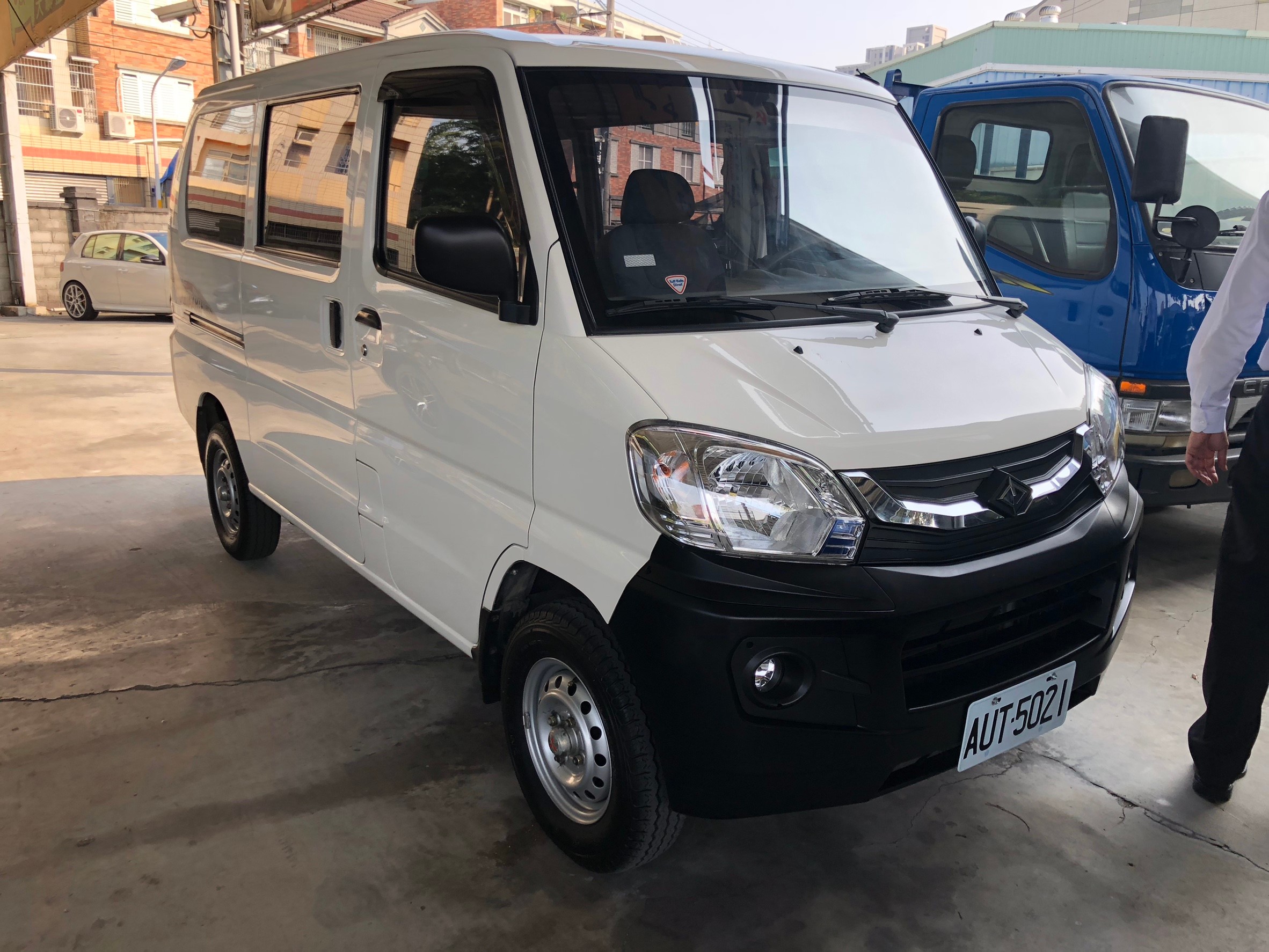 2017 Mitsubishi 商用車