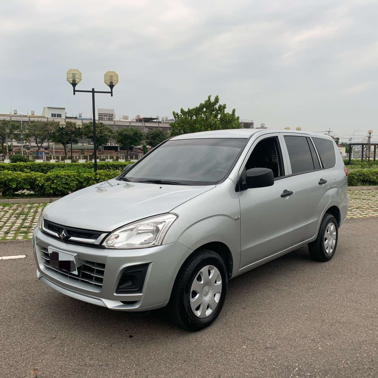 2017 Mitsubishi 三菱 Zinger