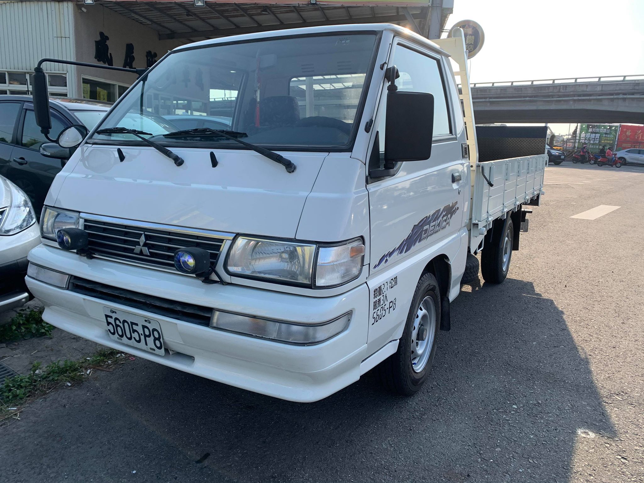 2011 Mitsubishi 三菱 商用車
