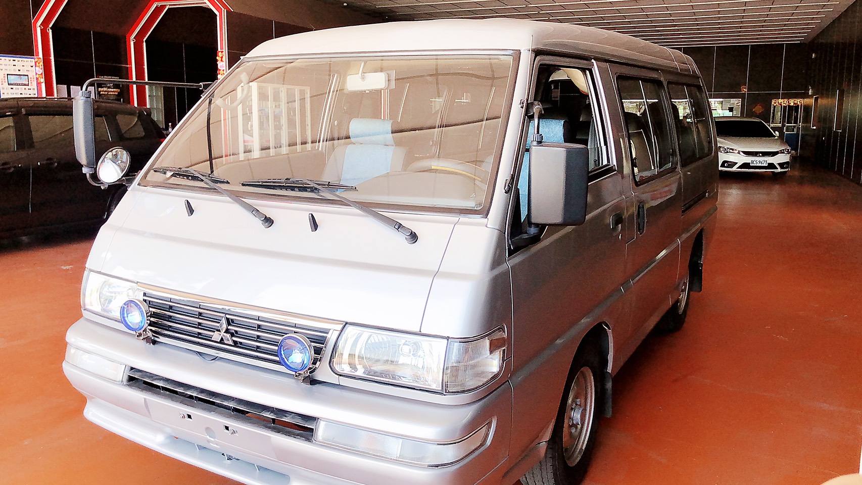 2012 Mitsubishi 三菱 商用車