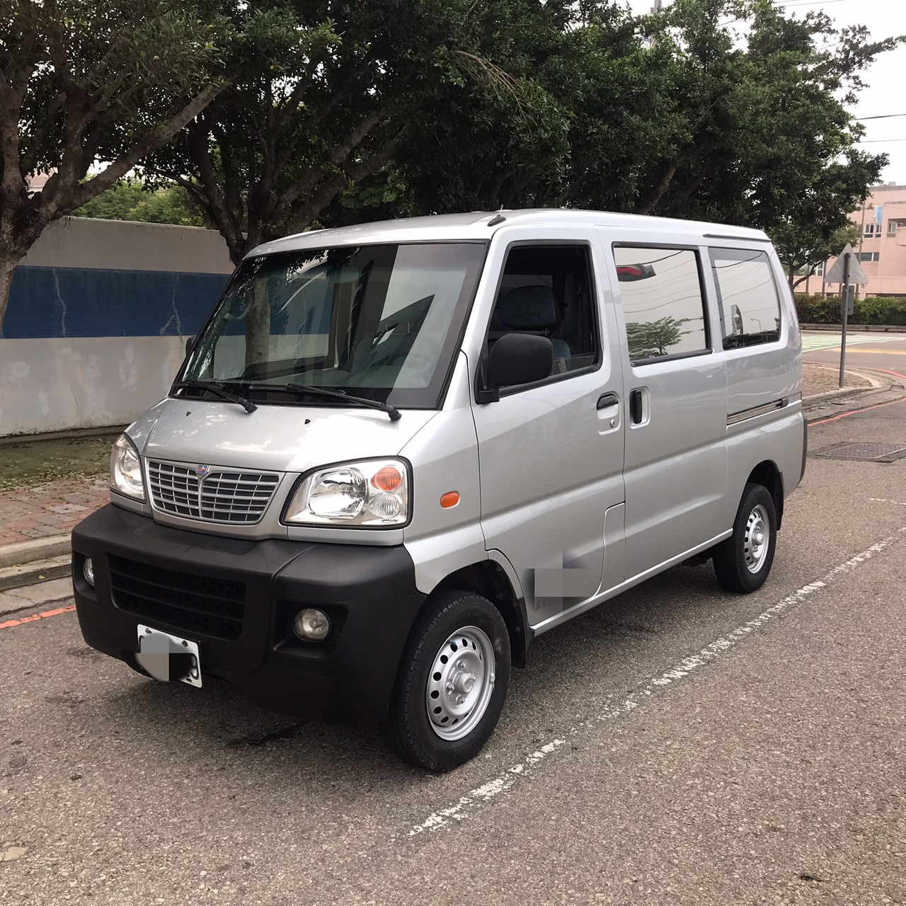 2011 Mitsubishi 三菱 商用車