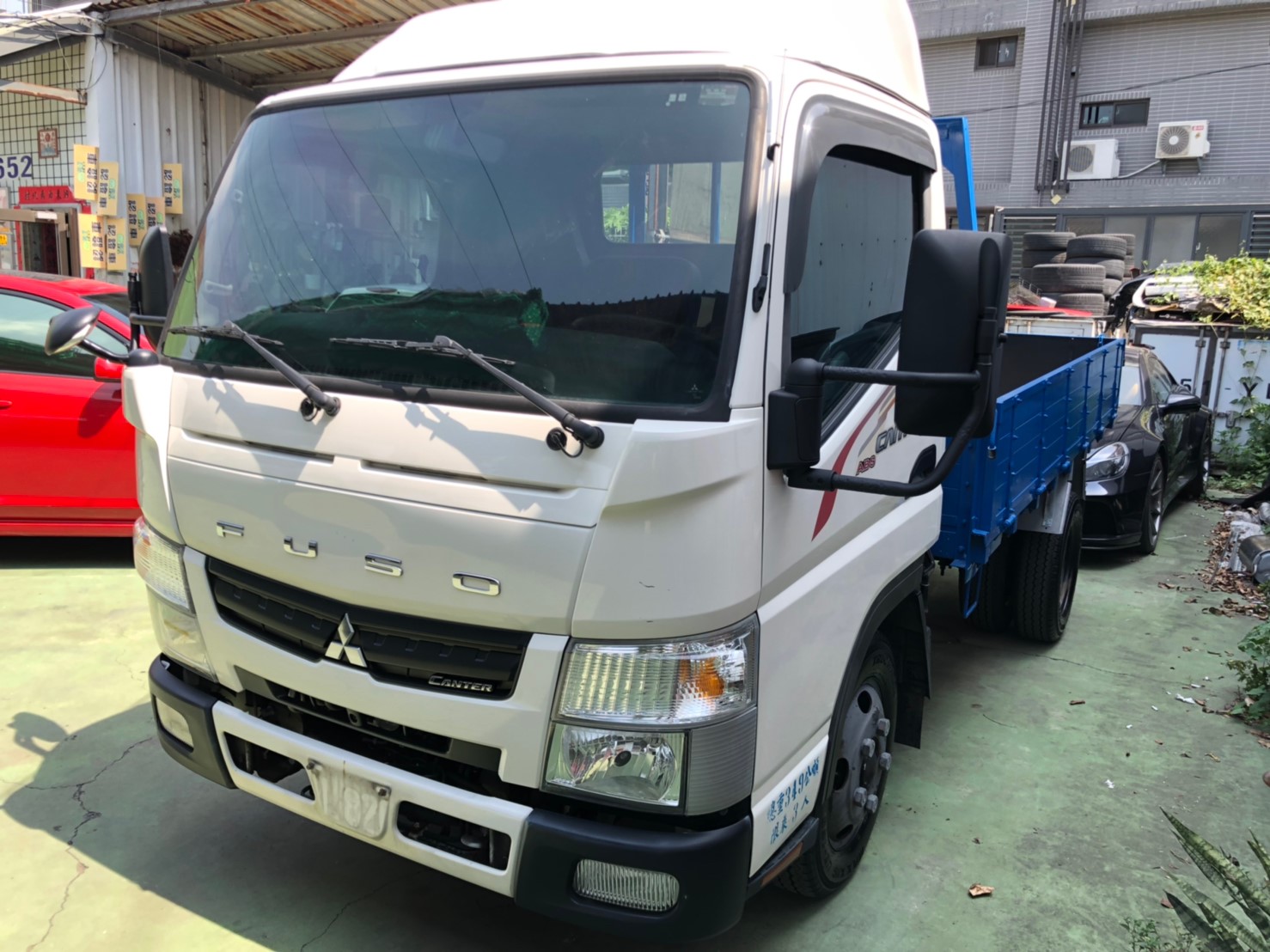 2014 Mitsubishi 三菱 商用車