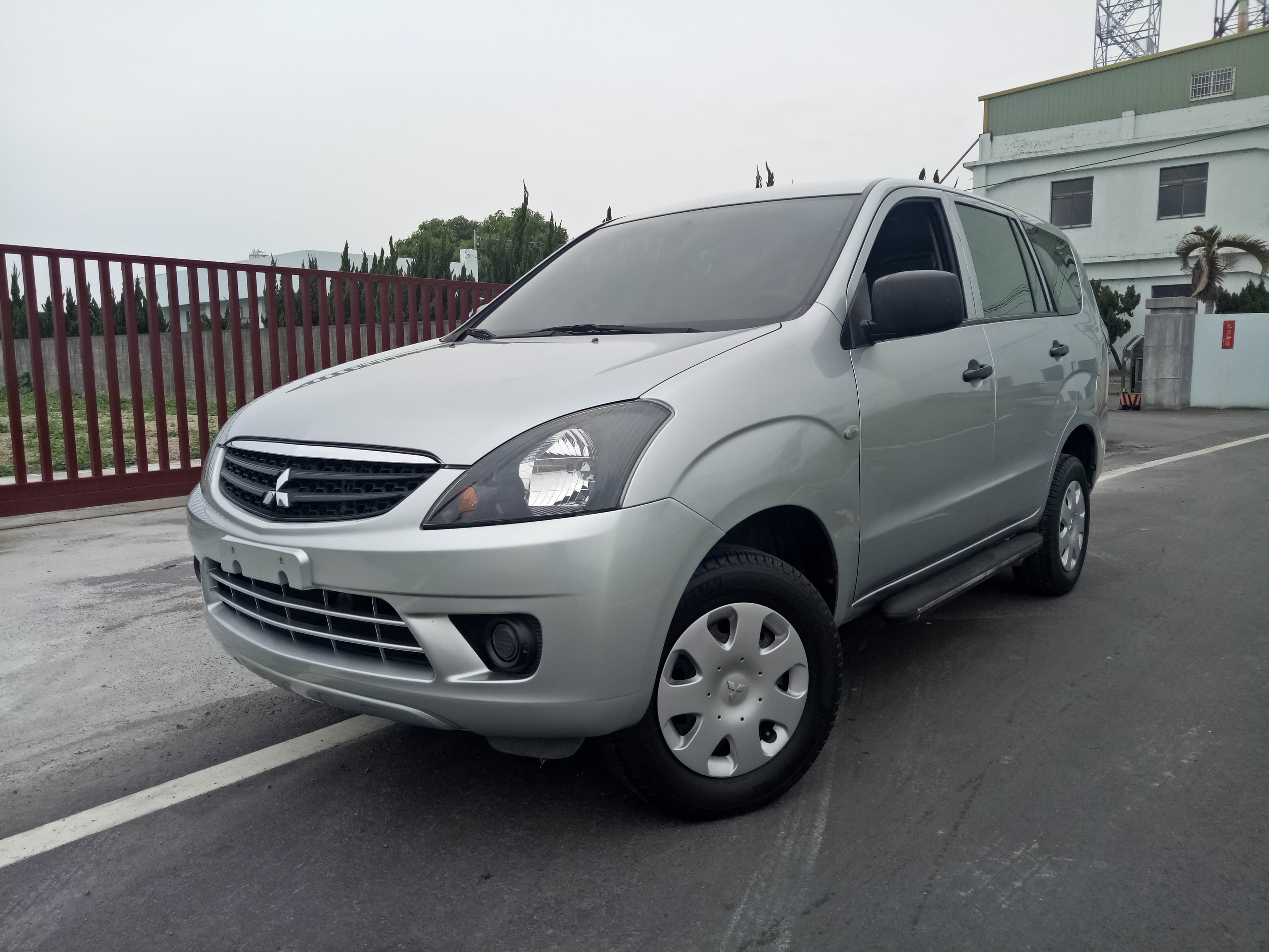 2012 Mitsubishi Zinger