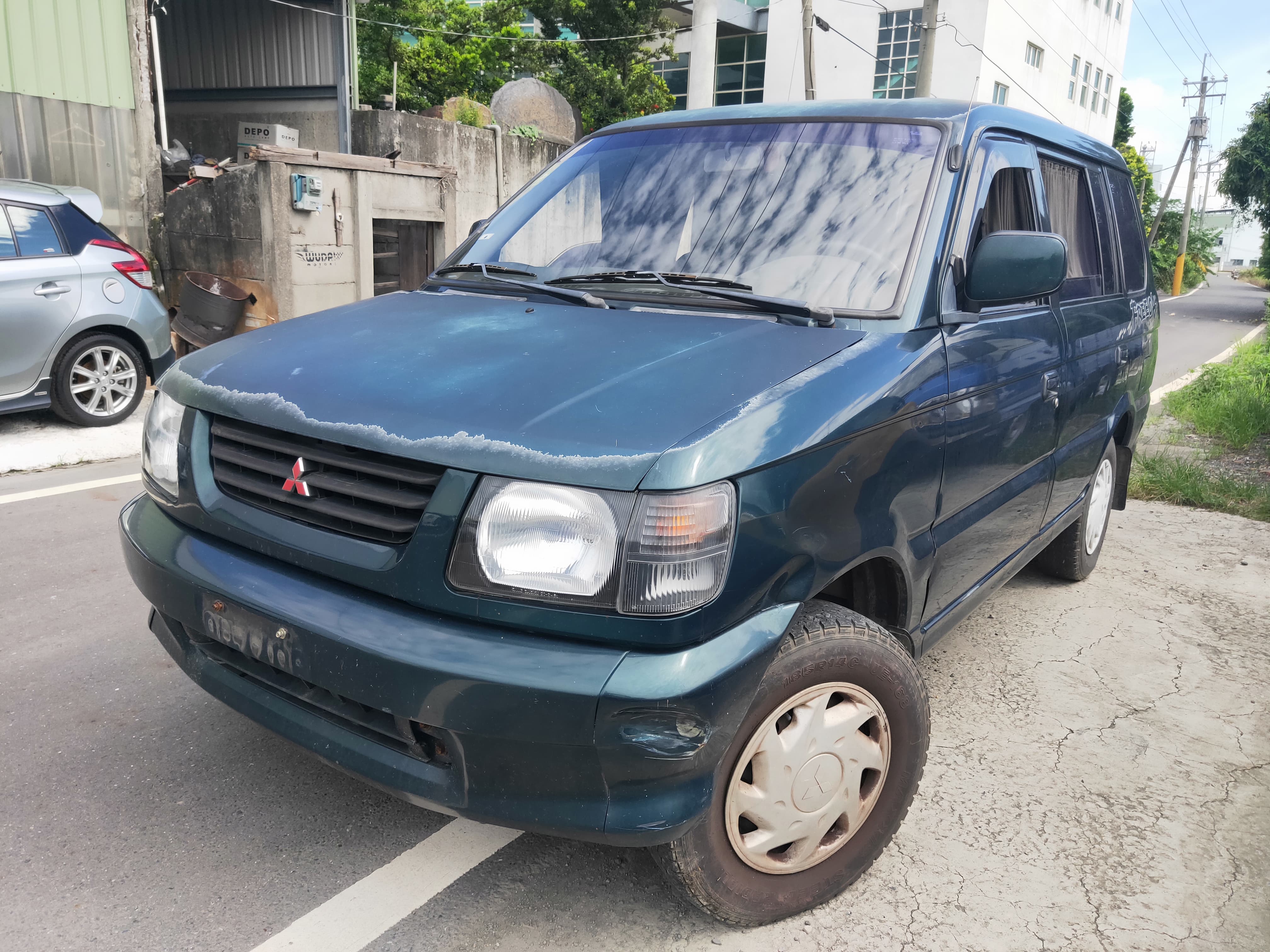 2000 Mitsubishi 商用車