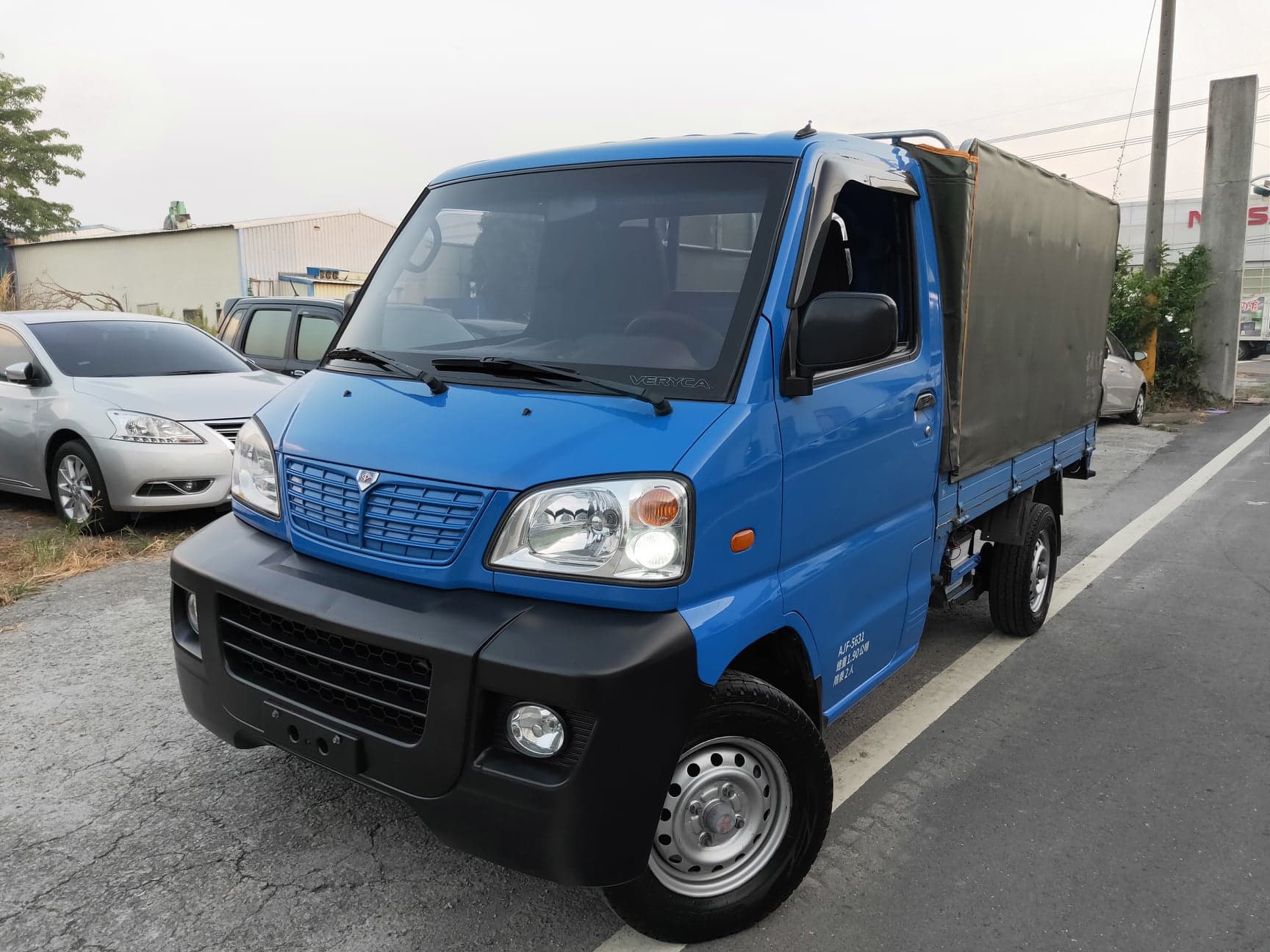 2011 Mitsubishi 三菱 商用車