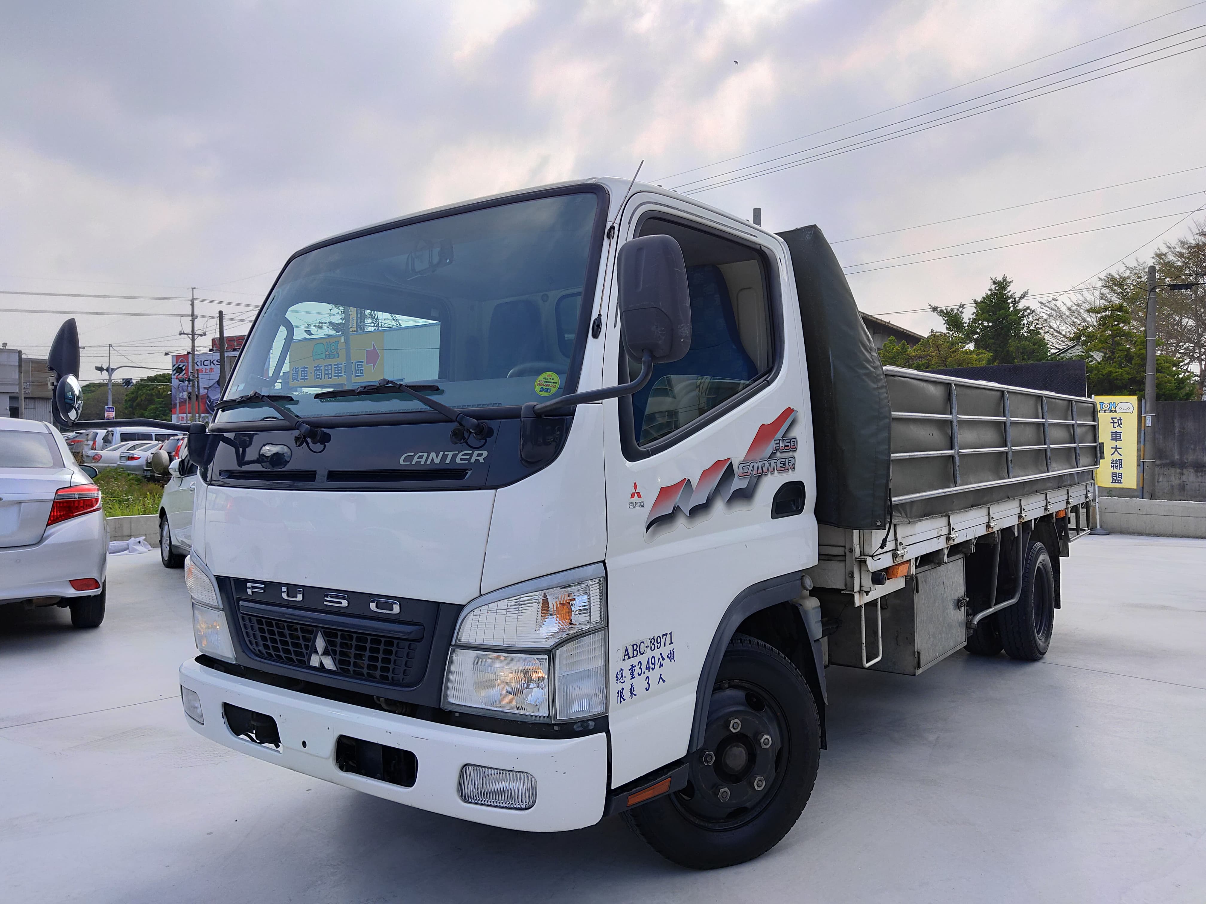 2010 Mitsubishi 三菱 商用車