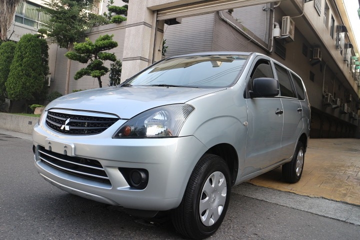 2012 Mitsubishi Zinger