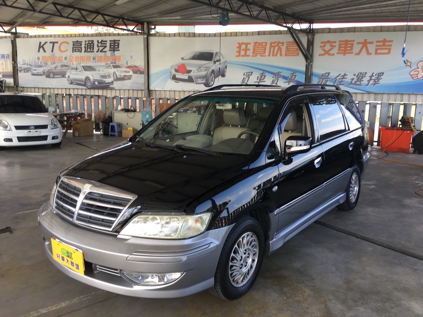 2004 Mitsubishi Savrin