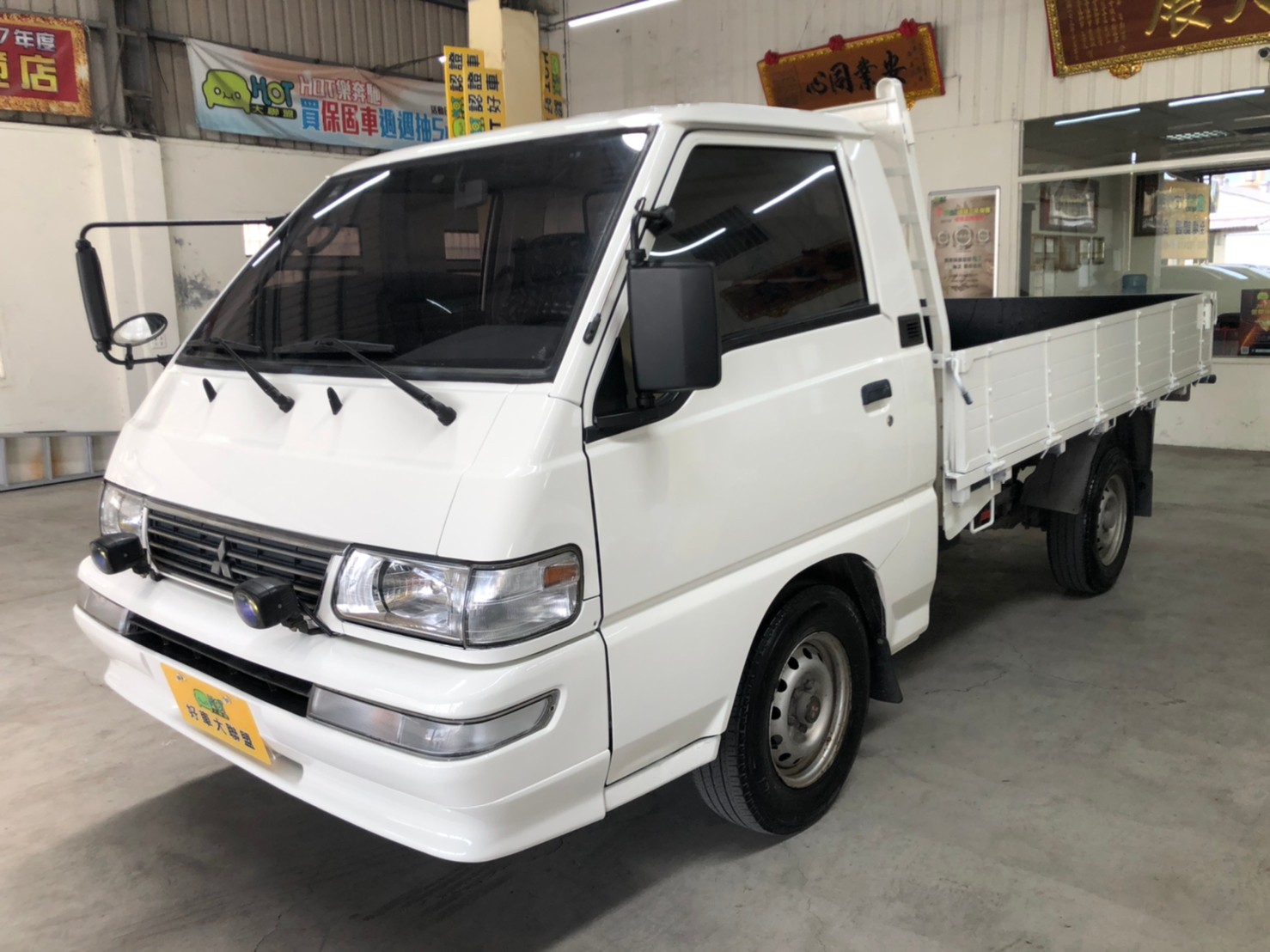 2011 Mitsubishi 三菱 商用車