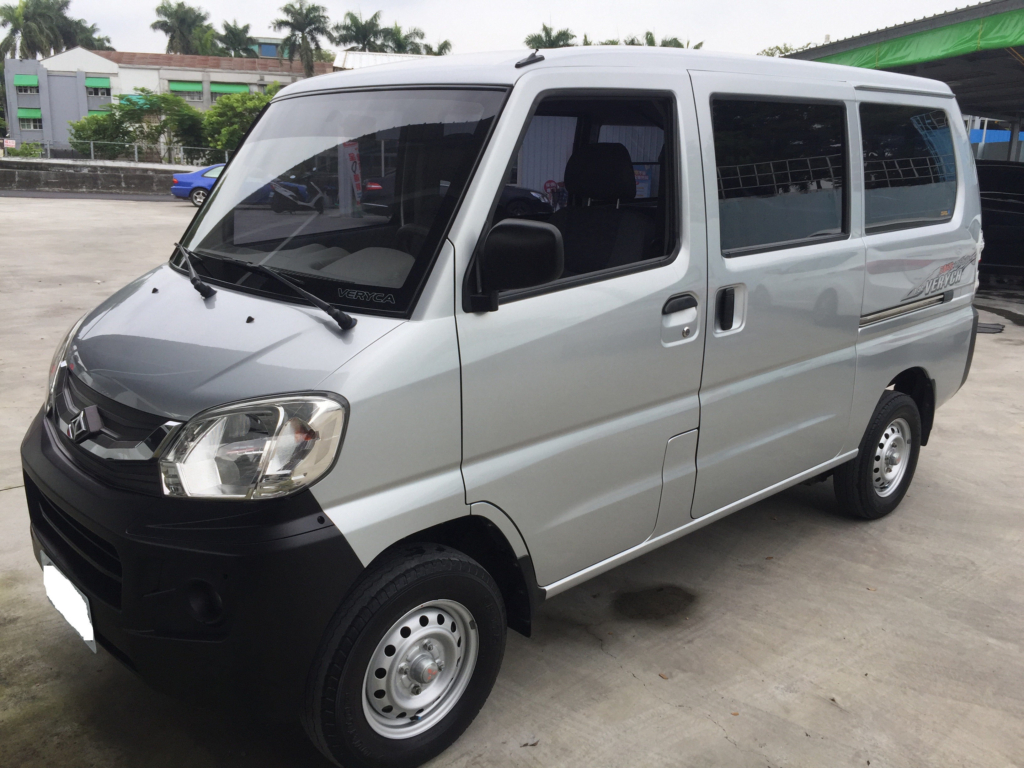 2014 Mitsubishi 三菱 商用車