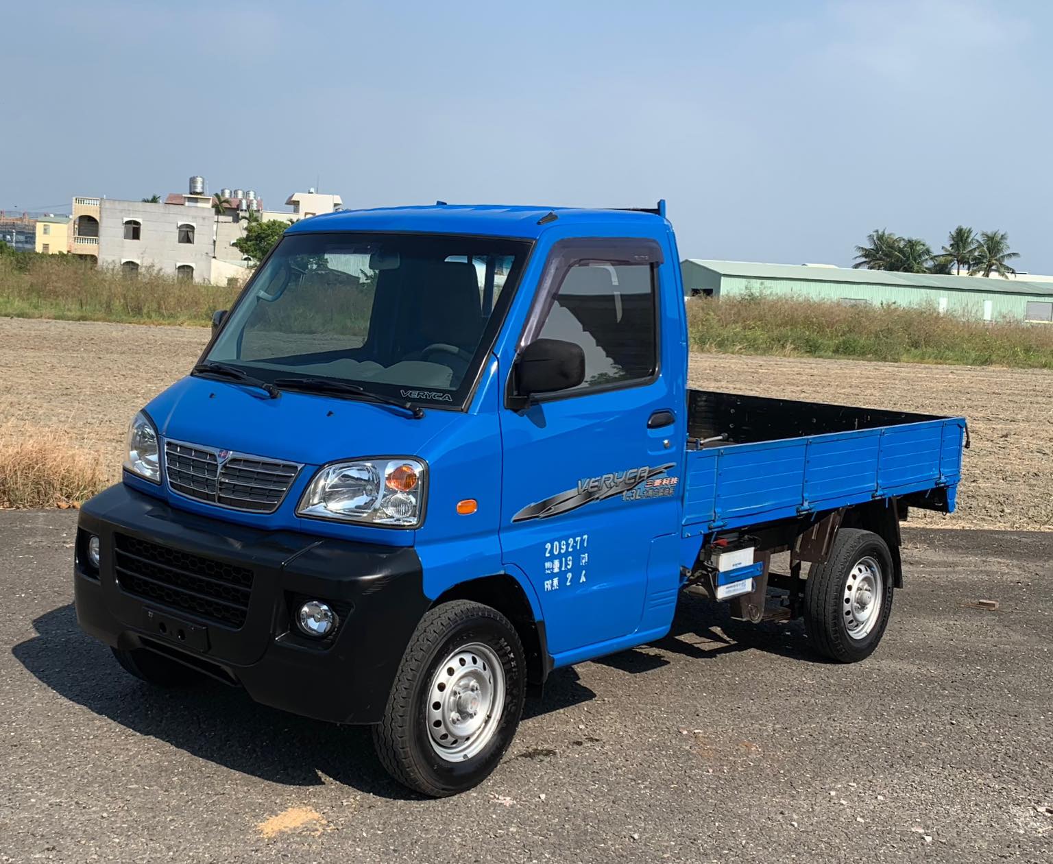 2011 Mitsubishi 三菱 商用車