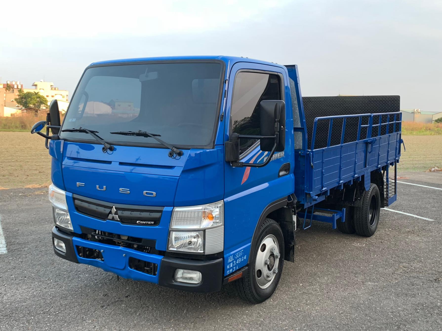 2015 Mitsubishi 三菱 商用車