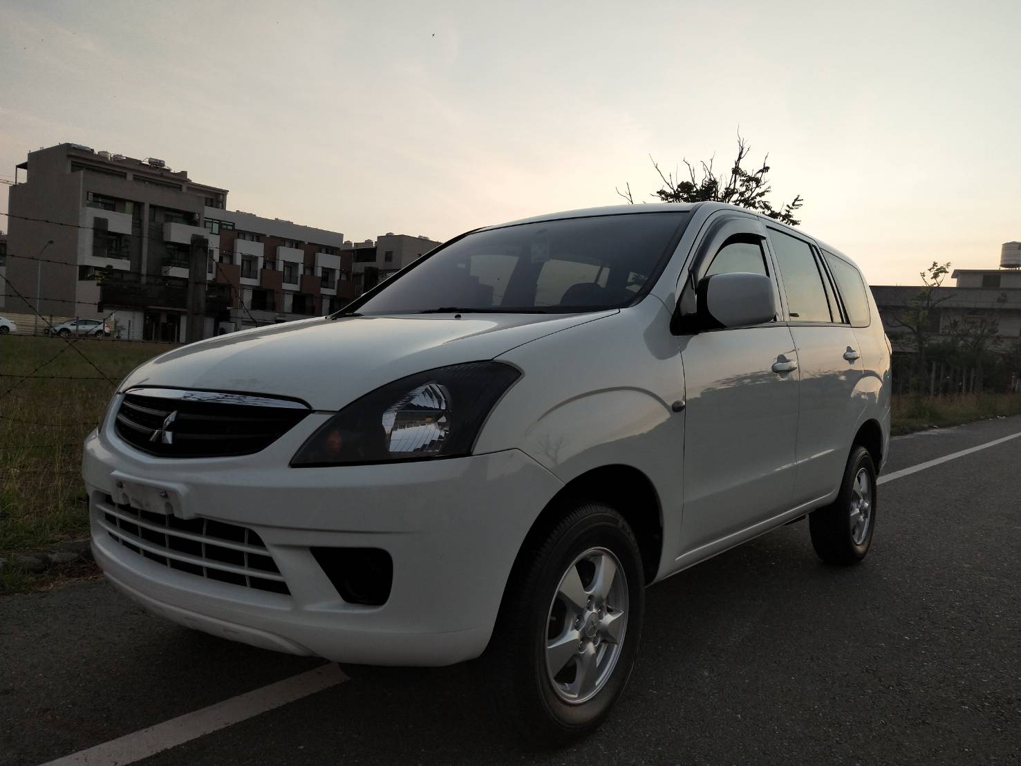 2013 Mitsubishi 三菱 Zinger