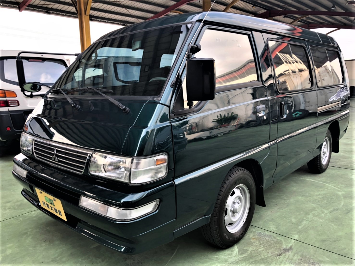 2012 Mitsubishi 三菱 商用車