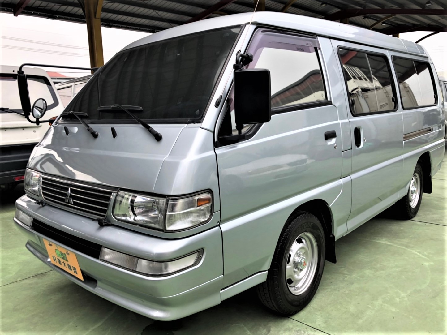 2012 Mitsubishi 三菱 商用車