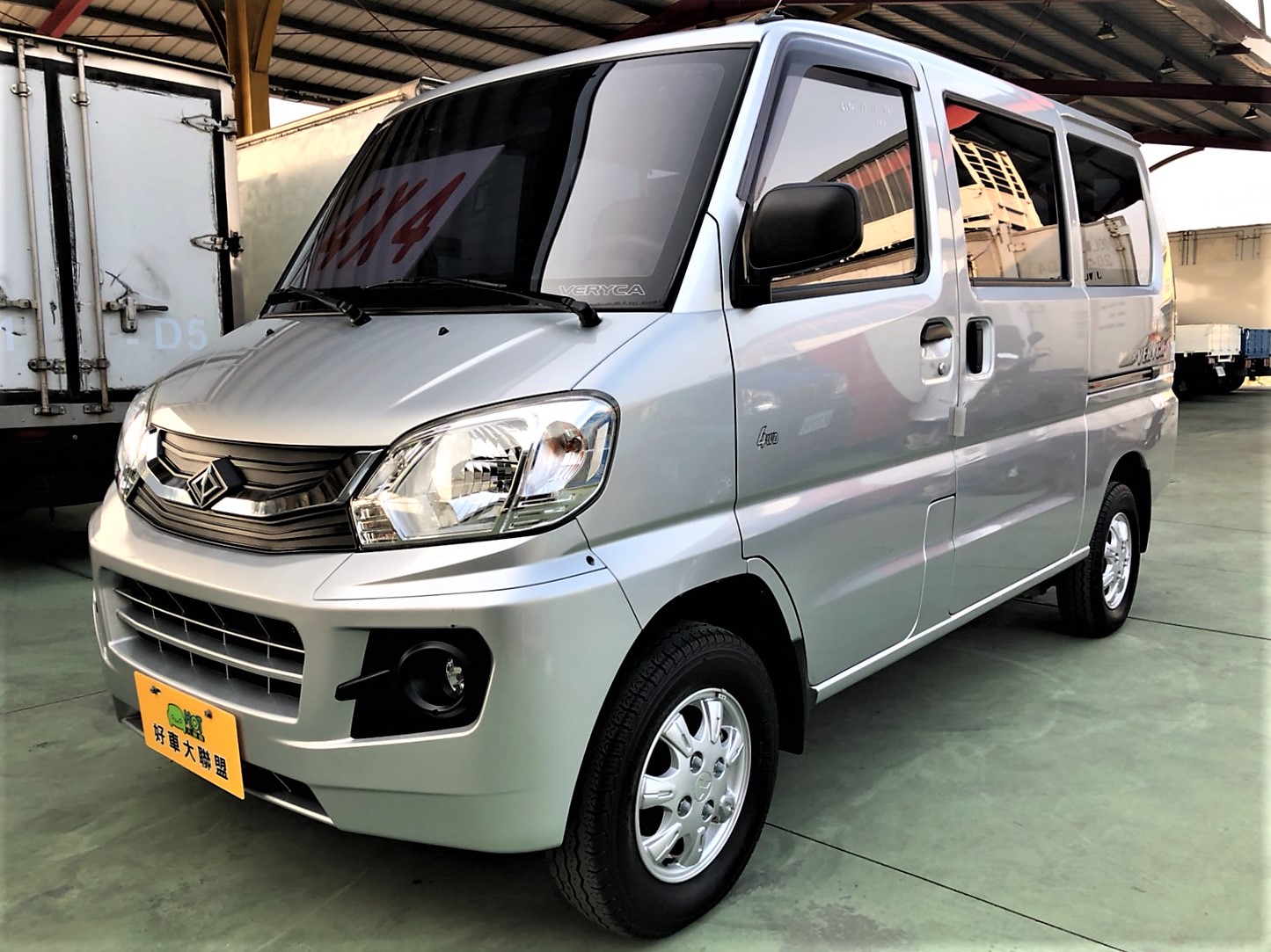 2017 Mitsubishi 三菱 商用車