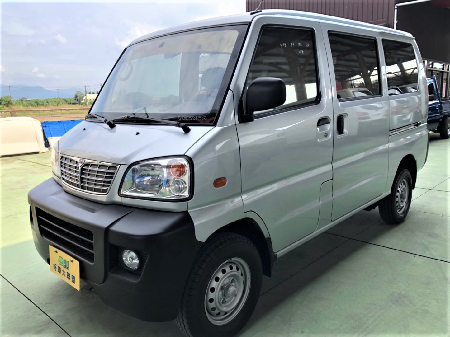 2013 Mitsubishi 三菱 商用車