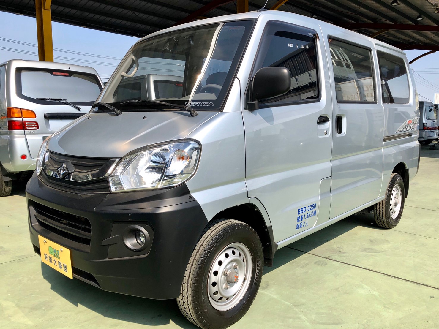 2015 Mitsubishi 三菱 商用車