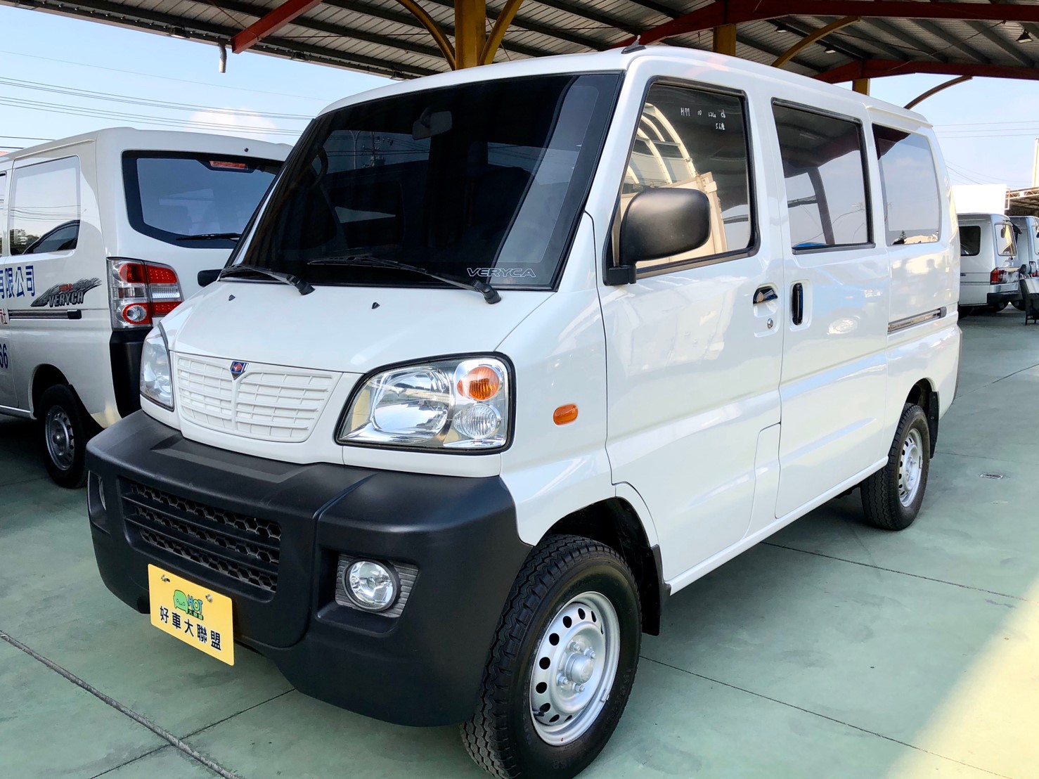 2010 Mitsubishi 三菱 商用車
