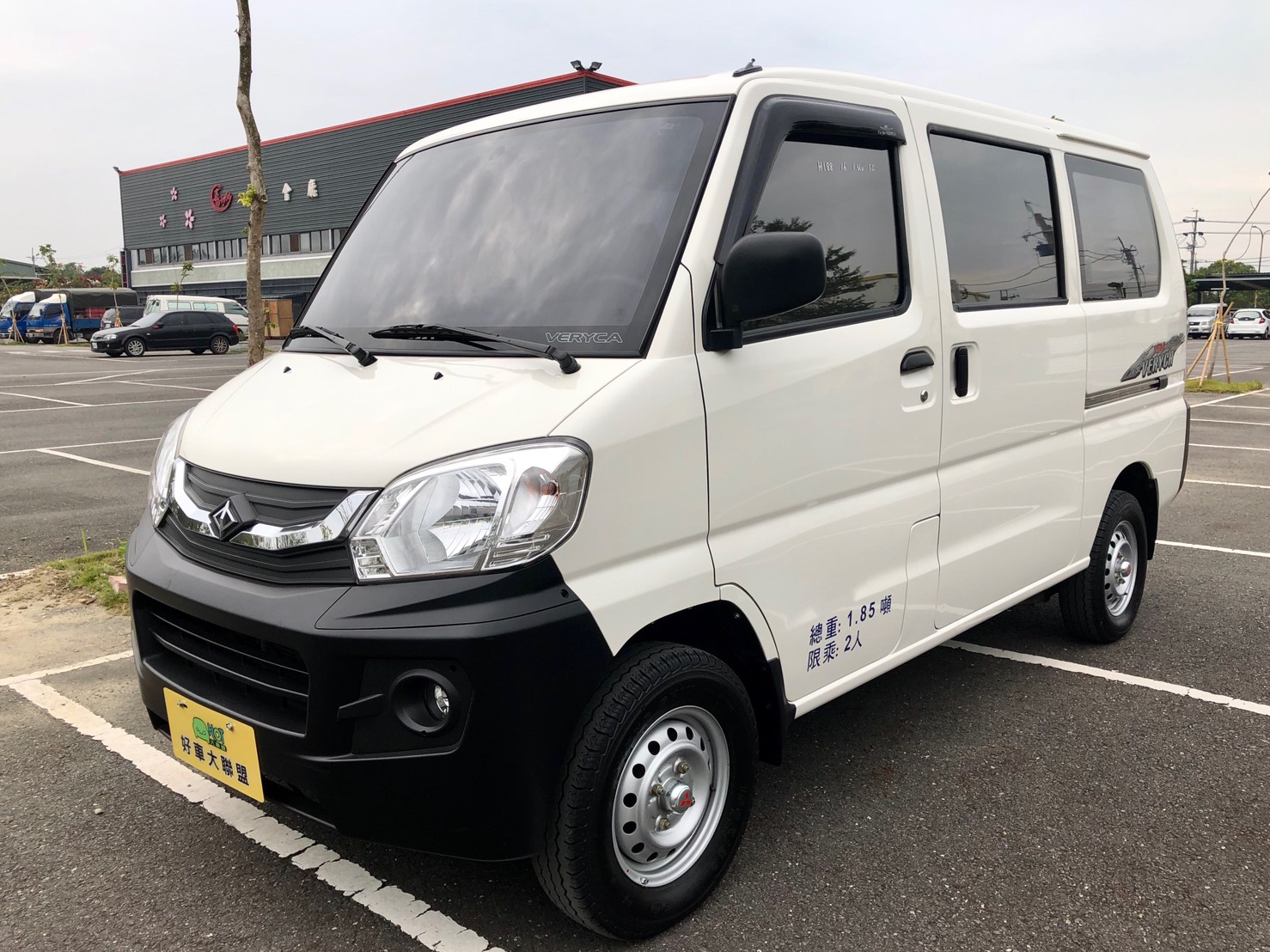 2016 Mitsubishi 三菱 商用車